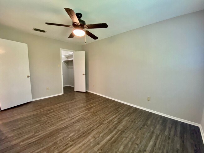Building Photo - 7219 Scenic Brook Dr