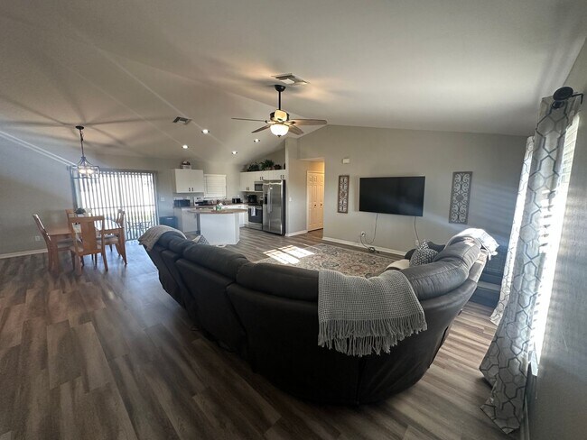 Building Photo - Short Term Rental- Seasonal - NE Cape Coral HOME