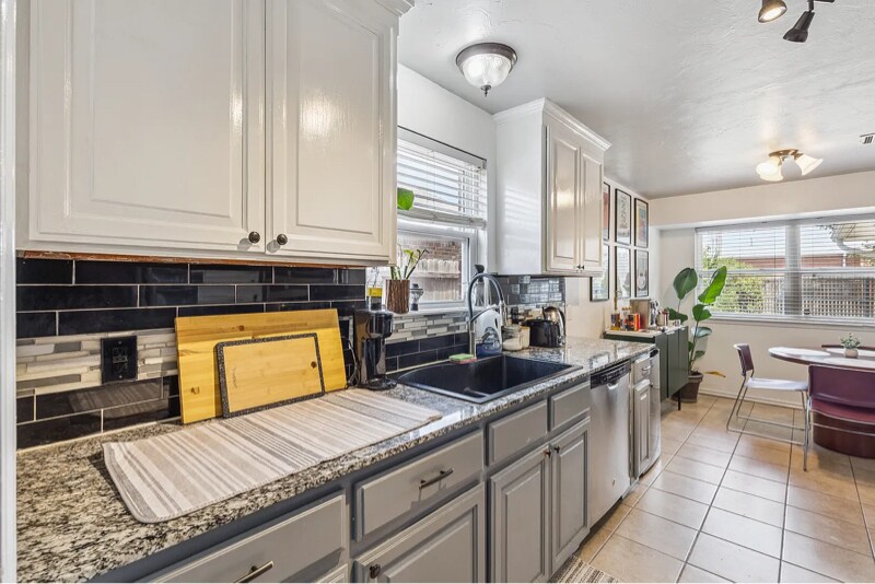 Building Photo - 1316 Sunrise Dr