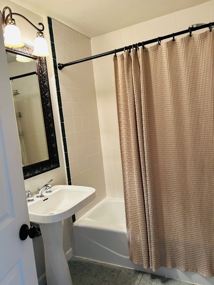 Building Photo - 95 S Ward Ave