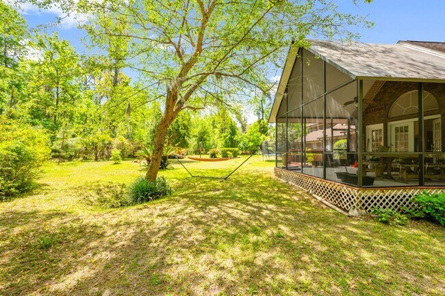 Building Photo - Everything included in rent price!! All ut...
