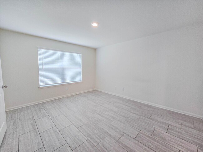 Building Photo - 332 Lone Mountain Dr