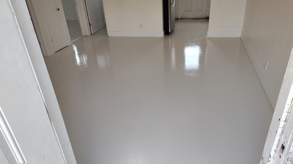 Building Photo - 1940 NE 2nd Ter