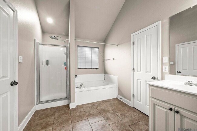 Building Photo - 41481 Hearthstone Ave