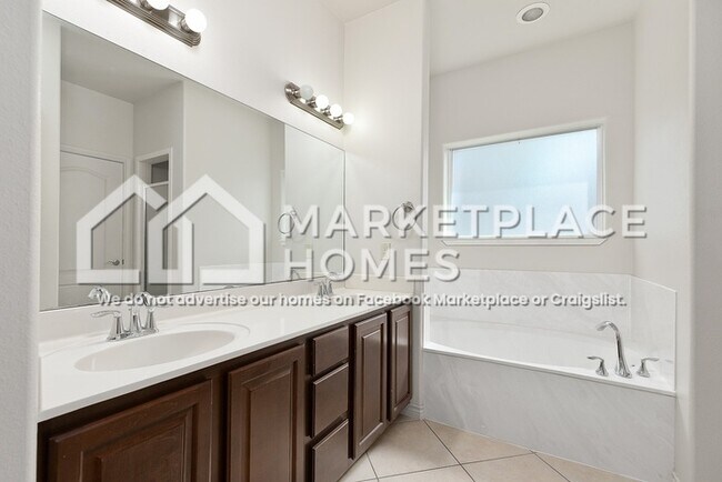 Building Photo - 3531 Heritage Cir