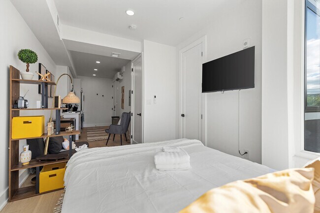 Building Photo - 1726 H St NE