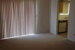 Building Photo - 757 W Putnam Ave