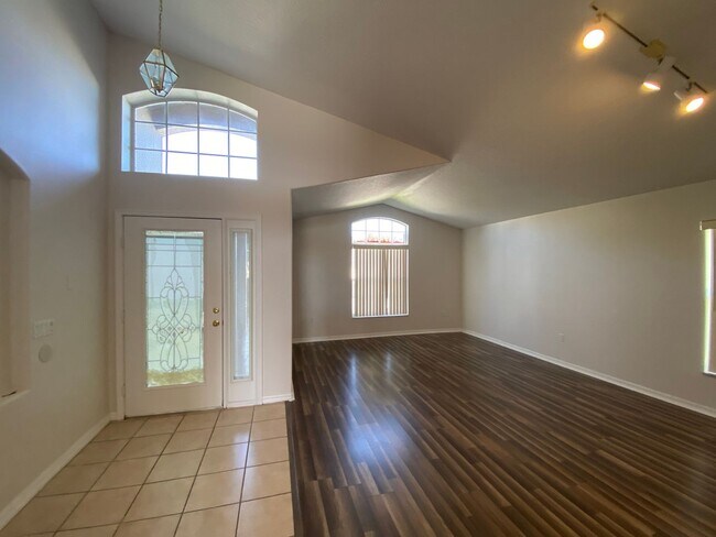 Building Photo - 434 Cassia Dr