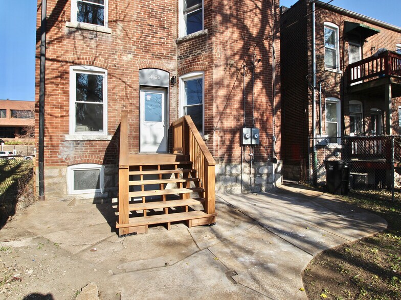 Building Photo - 3526 Vista Ave