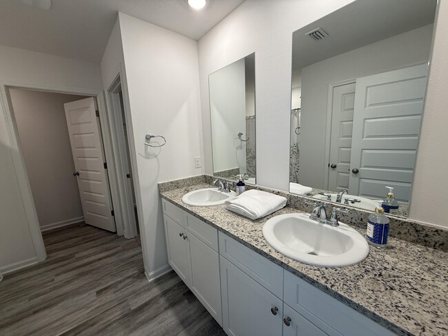 Building Photo - 225 Gray Owl Dr