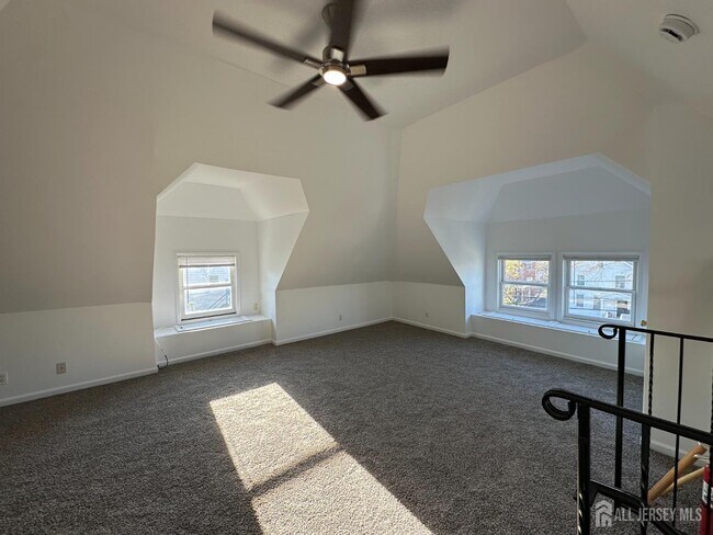 Building Photo - 511 Grove St