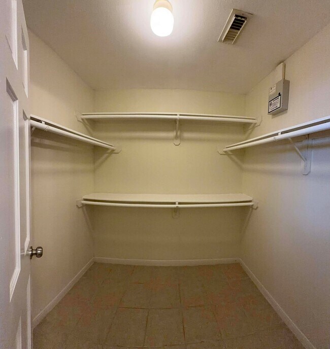 Building Photo - 18403 Willow Moss Dr