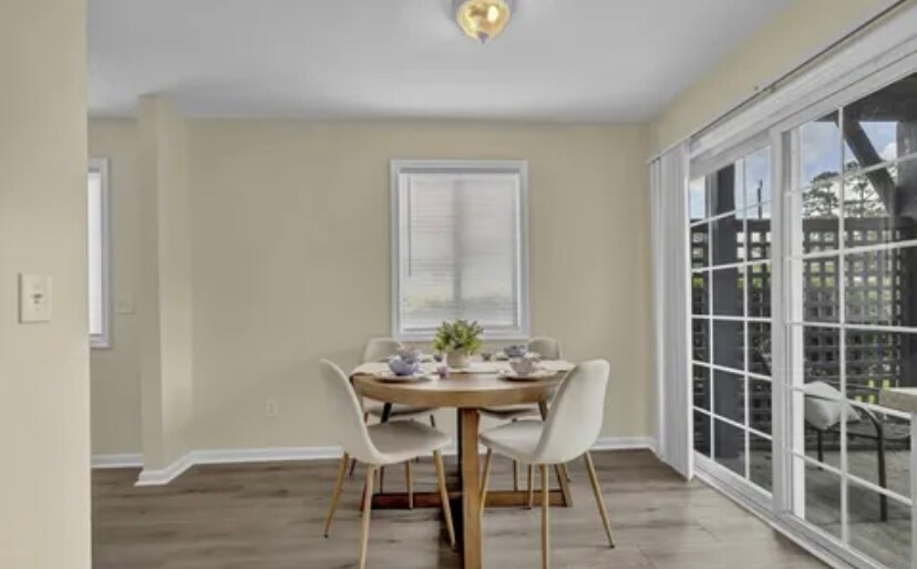Dining Area - 4141 Spirea Dr