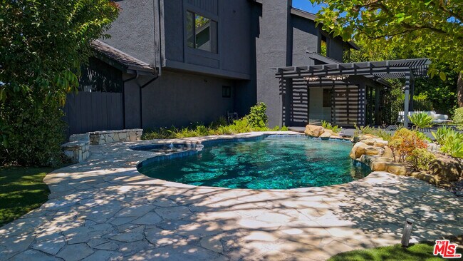 Building Photo - 13302 Mulholland Dr