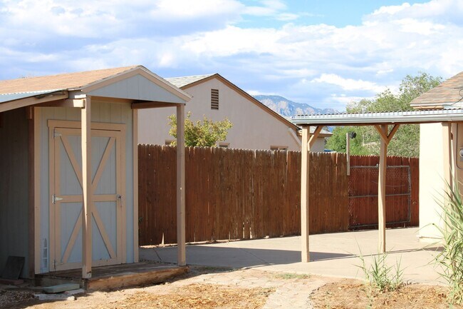 Building Photo - 1835 Palomas Dr NE