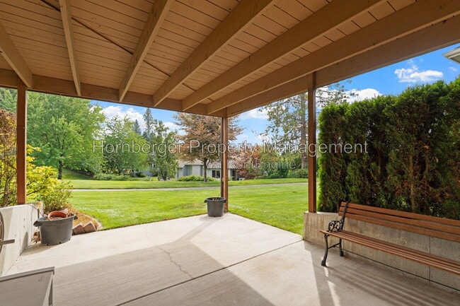 Building Photo - 9811 N Comanche Dr