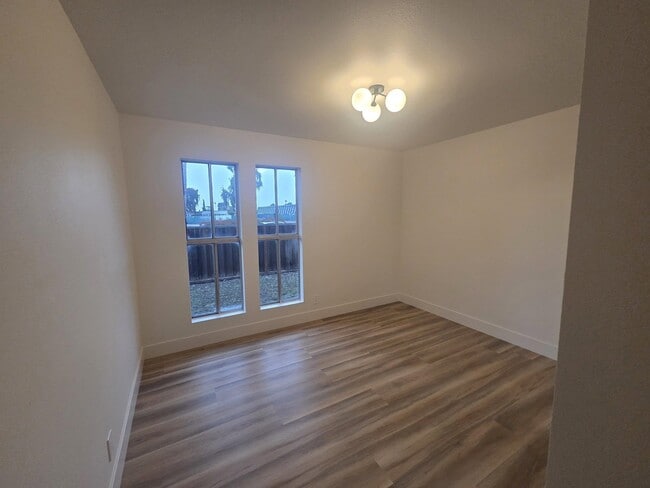 Building Photo - 1007 Bluebell Dr