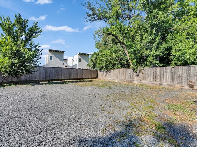 Building Photo - 4730 Bell St