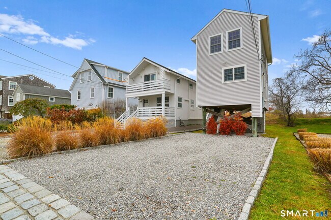Building Photo - 1236 Fairfield Beach Rd