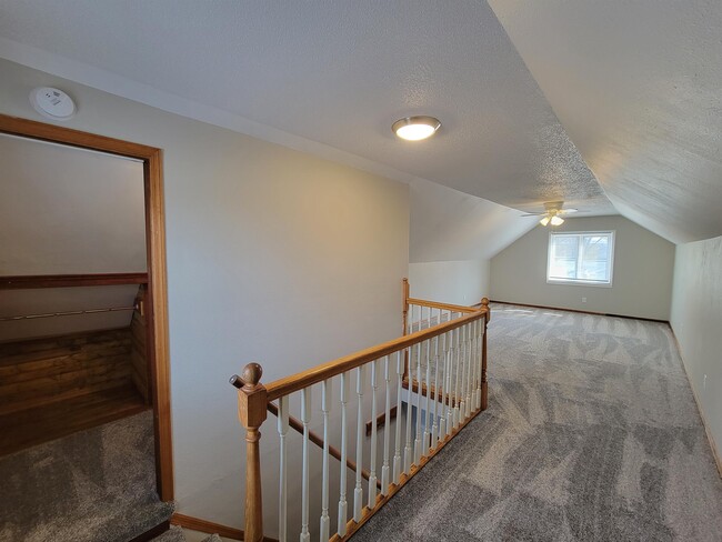 Building Photo - 812 Newman Ave