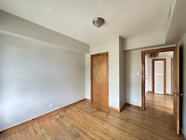 Building Photo - 6710 S Claremont Ave