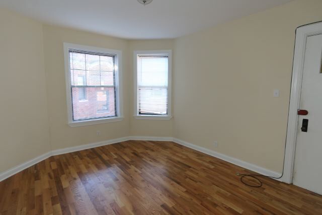 Building Photo - 4329 N Wolcott Ave