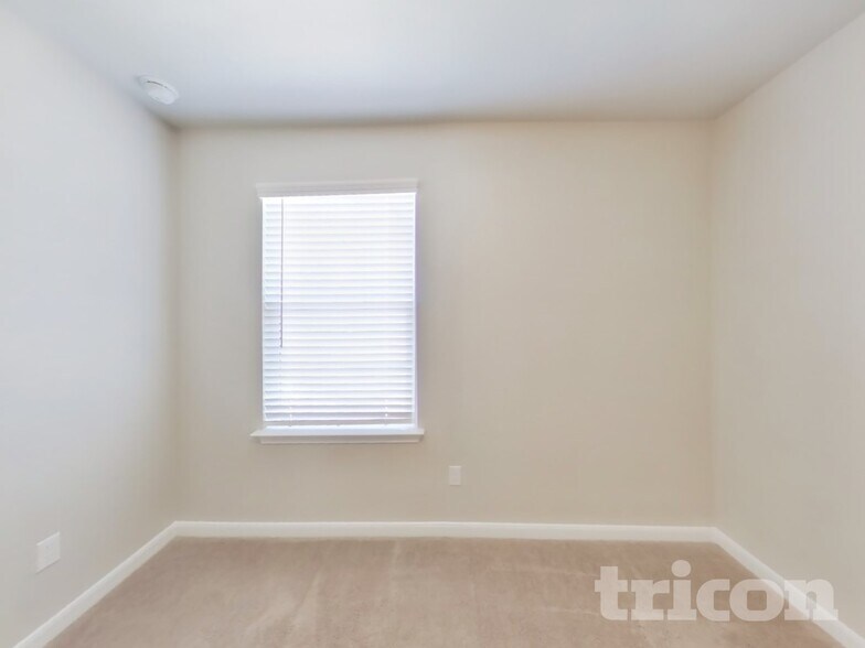 Building Photo - 5915 Noah Pl