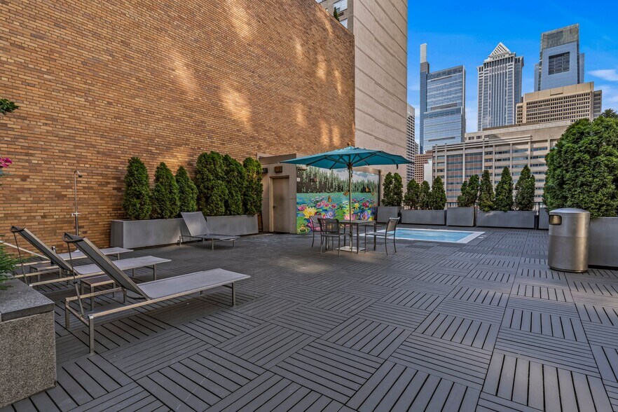 Building Photo - 225 S 18th St