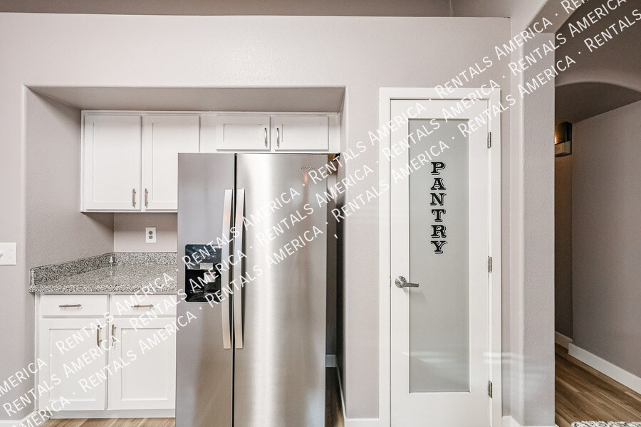 Building Photo - 133 W Muriel Dr