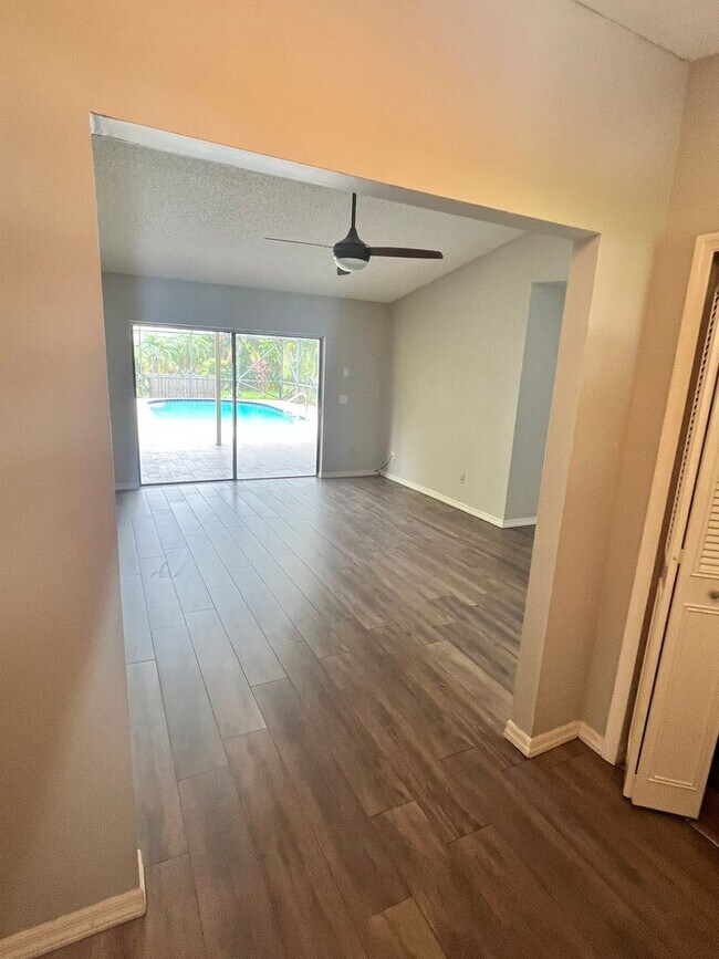 Building Photo - BEAUTIFUL 3 BEDROOM POOL HOME IN SANDPIPER...