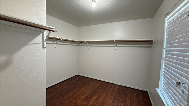 Building Photo - 3114 Junction Dr