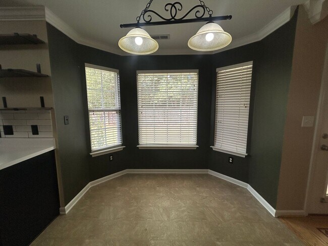 Building Photo - 5988 Vinemont Dr NW