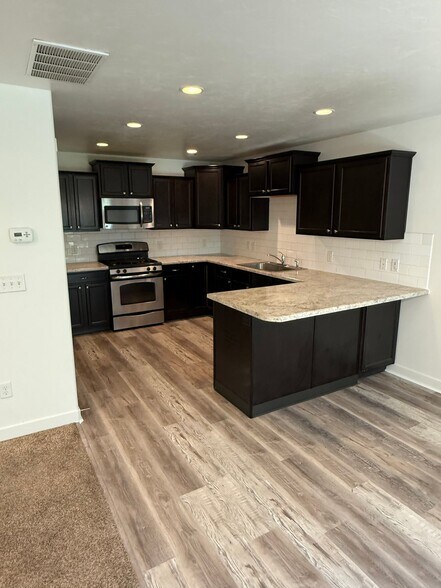 Building Photo - 14285 South Side Hill Ln