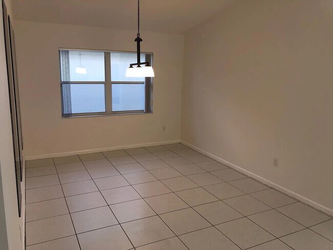 Building Photo - 22875 Barrister Dr