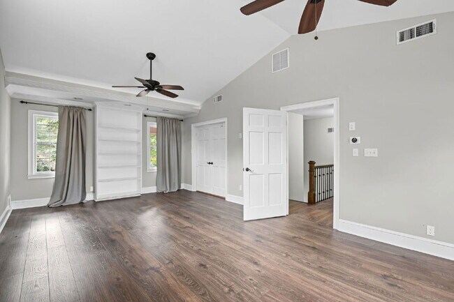 Building Photo - 815 Sudbury Rd NE