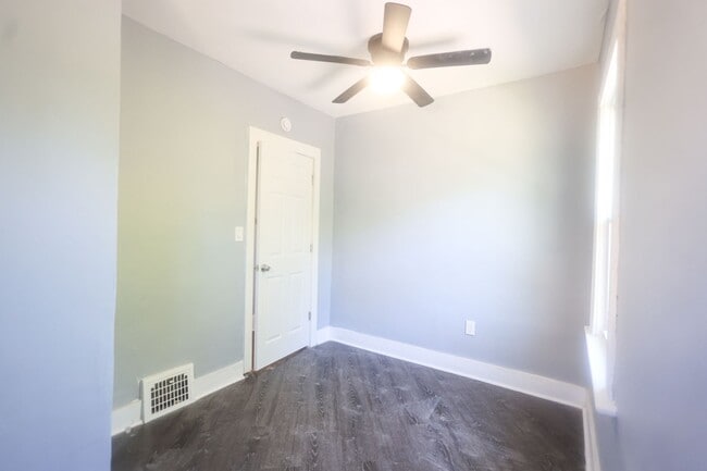 Building Photo - Large 4 bedroom 1.5 bathroom- EDEN and CMHA Section 8 Welcomed.
