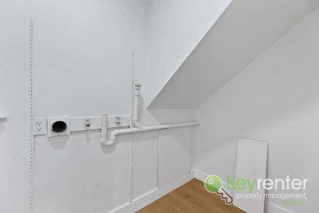 Building Photo - NOVEMBER FREE RENT!! Spacious 4-Bedroom / 2-Bath Home in Wichita Move-In Ready