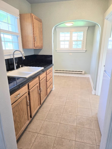 Building Photo - 22 W Pine St