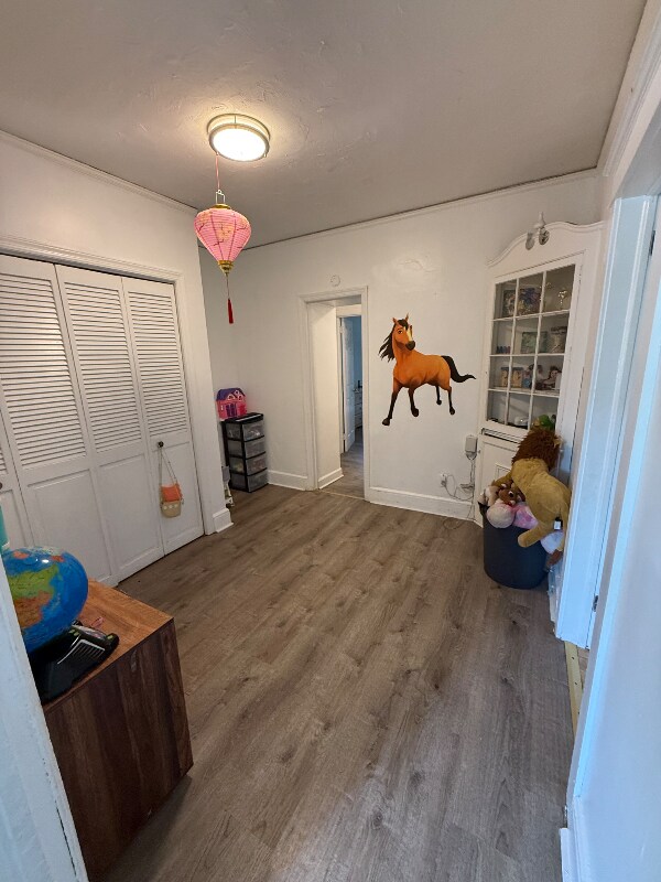 Building Photo - 8 Berges Ave