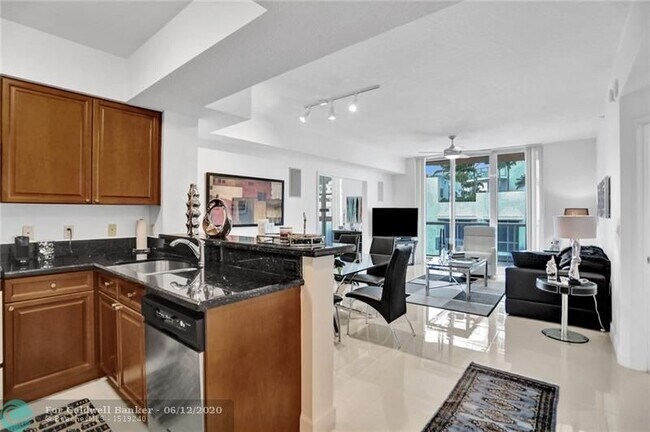 Building Photo - 111 SE 8th Ave