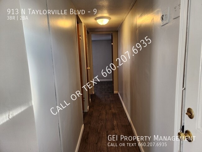 Building Photo - 913 N Taylorville Blvd