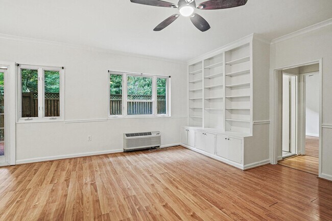 Building Photo - 4114 Davis Pl NW