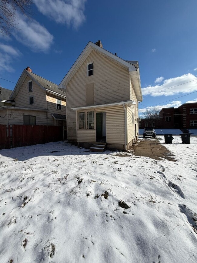 Building Photo - Spacious Multi-Level Akron Home for Rent | Open House Feb 7