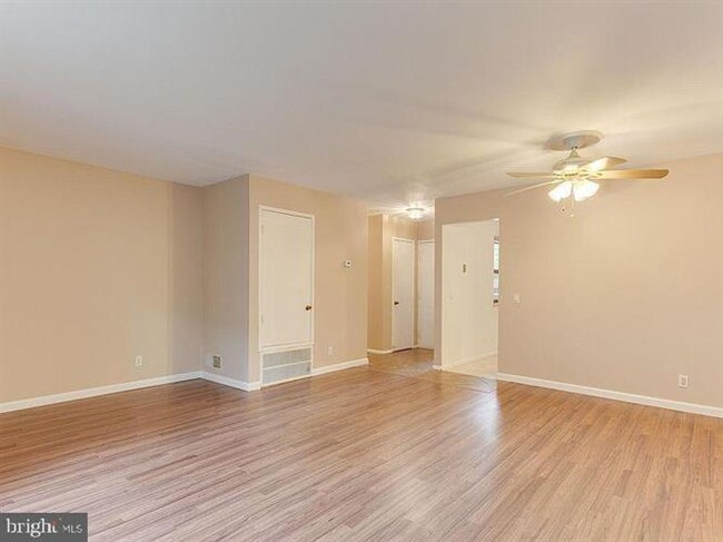 Building Photo - 2621 Glengyle Dr