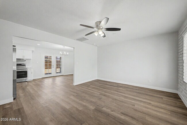 Building Photo - 4214 W Lewis Ave