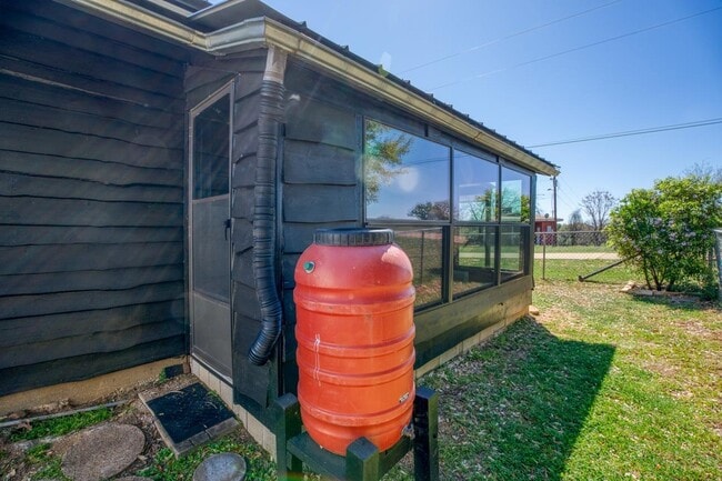 Building Photo - 758 Sandy Mountain Dr