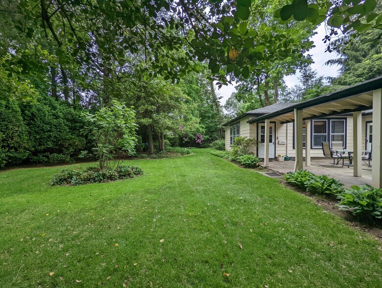 Building Photo - 82 Winsor Pl