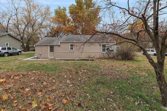 Building Photo - 5400 NE 49th St