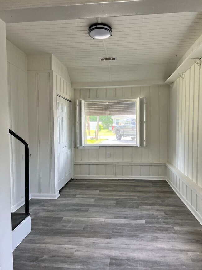 Building Photo - COMING SOON! 2/ 1 Home for Rent!