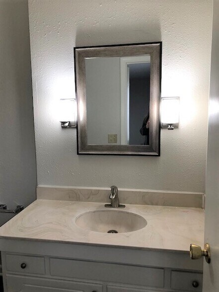 Primary Batrh - 211 E Northpoint Avenue